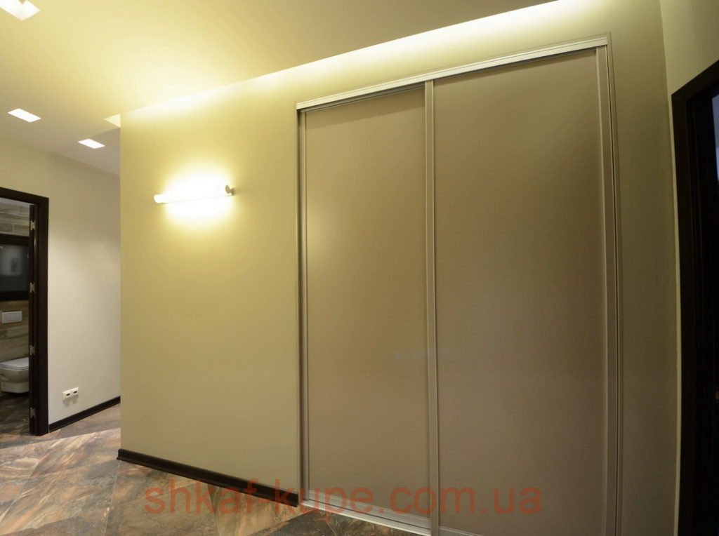 двух ведерный встроенный шкаф