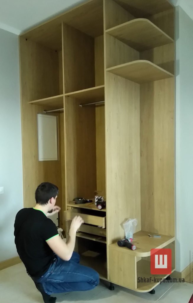 монтаж заказного шкафа
