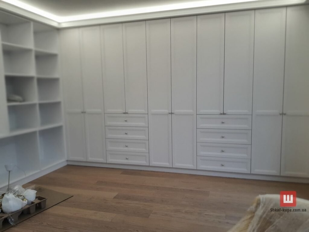 заказать изготовление встроенной мебели в спальню