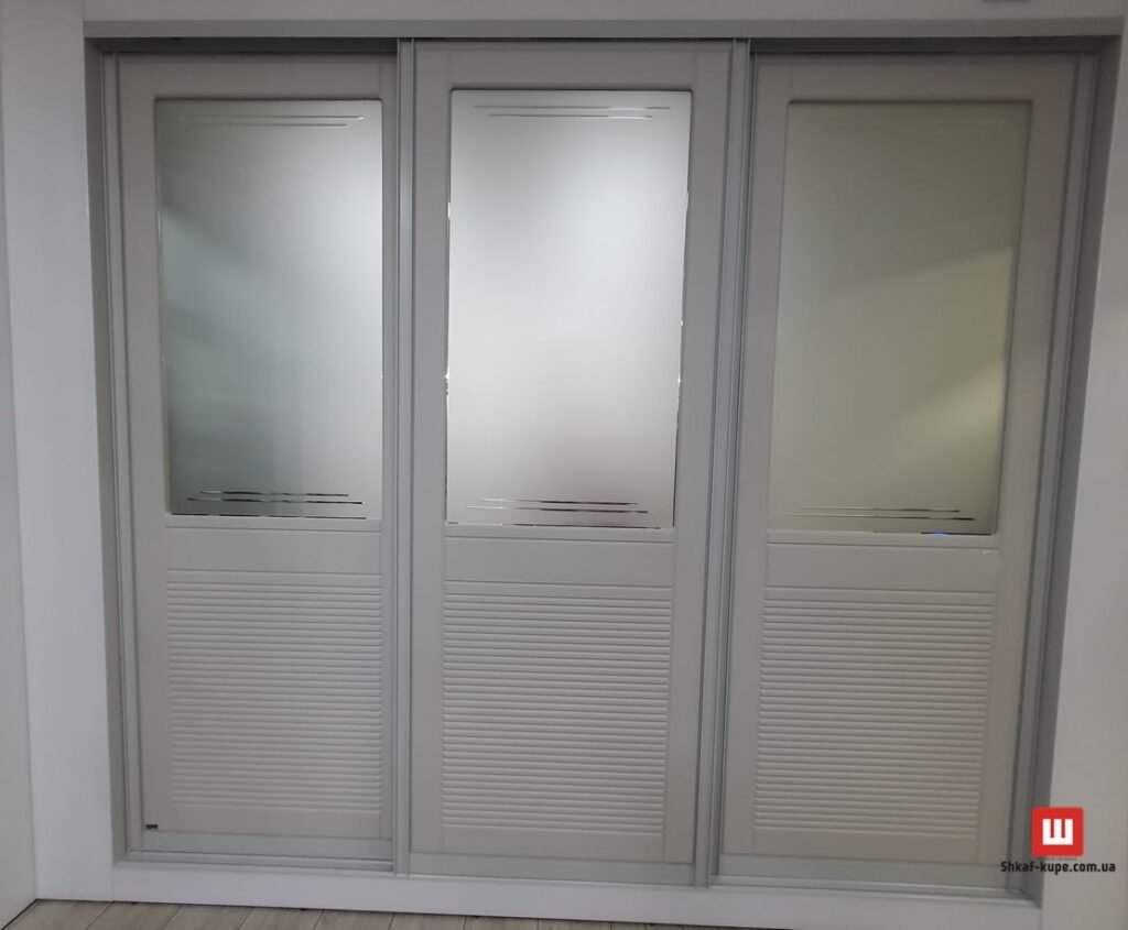 трех дверный встроенный шкаф под заказ