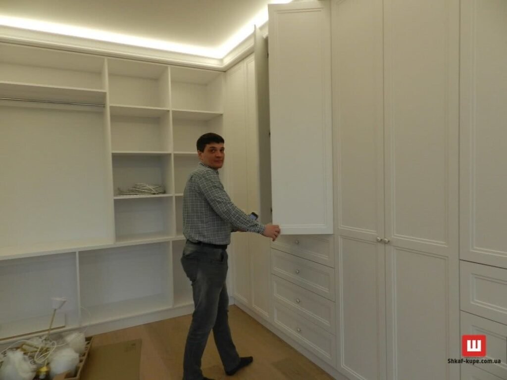 Установка шкафов на заказ Киев