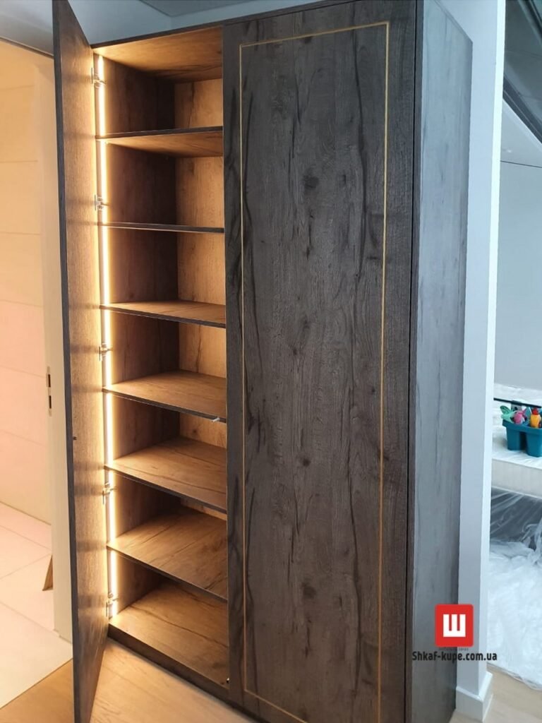 шкаф с подсветкой в коридор на заказ