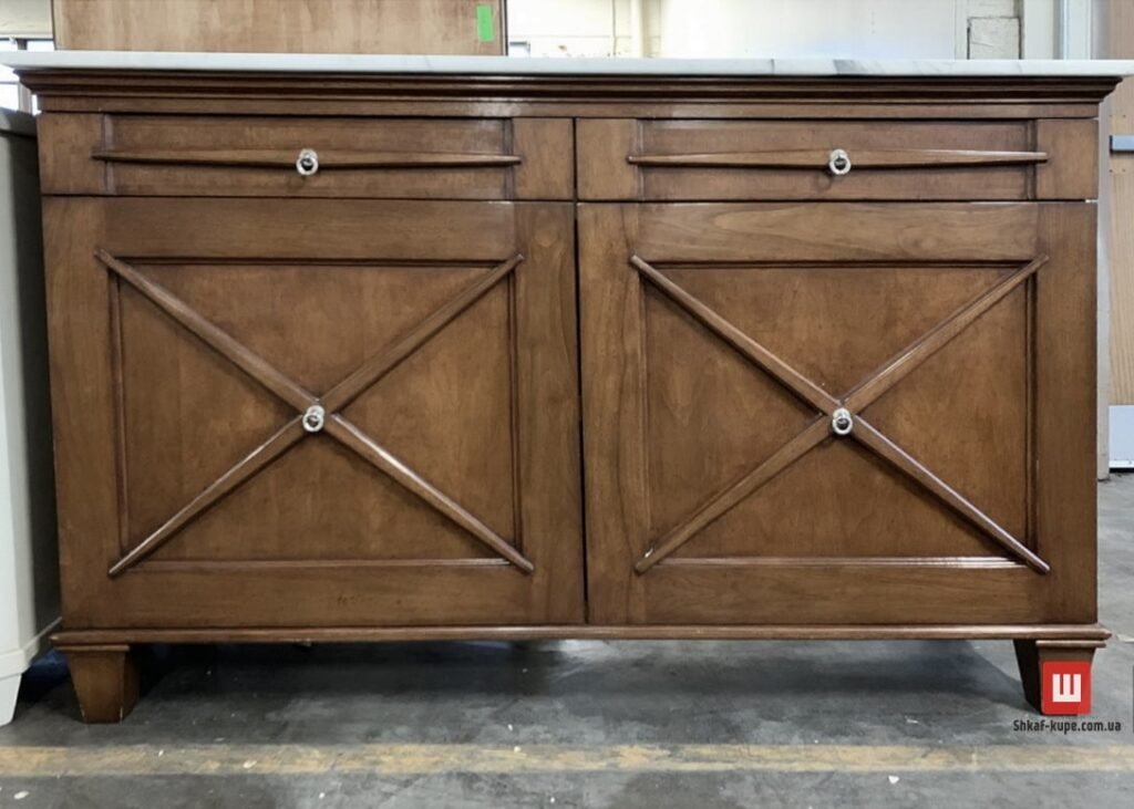 большая тумба из массива дерева