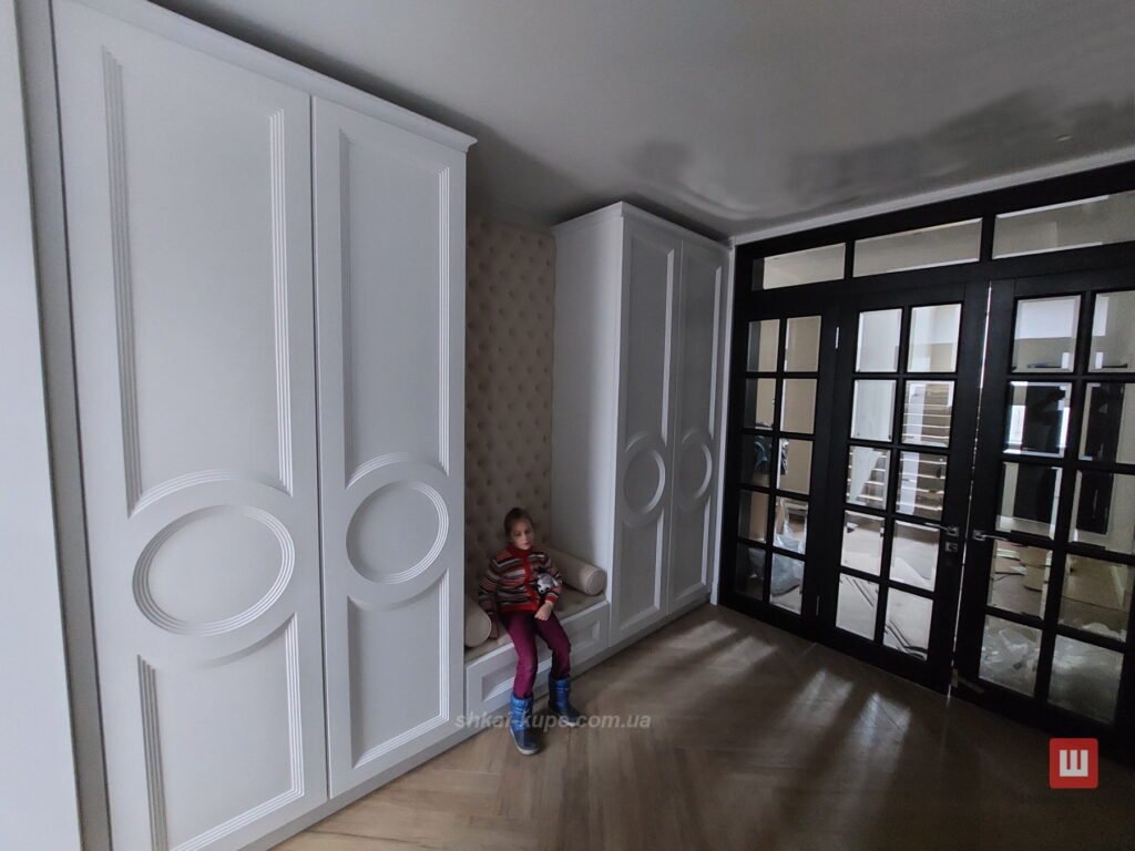 шкаф для хола из дерева