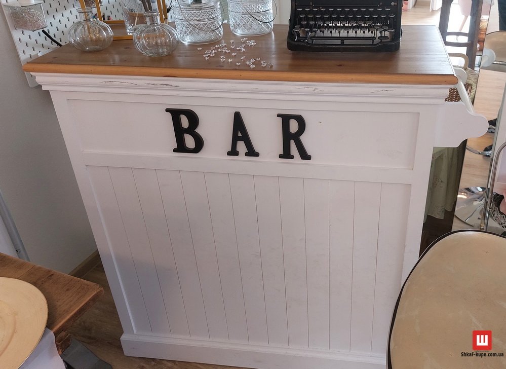 бар из дерева