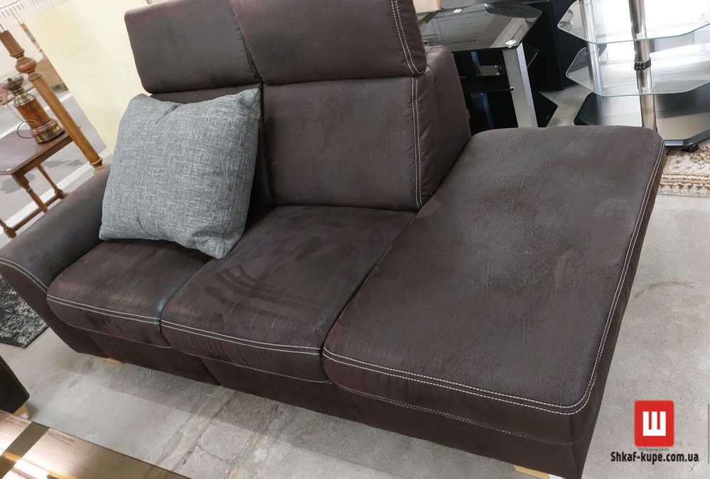 Полукруглый диван в дом