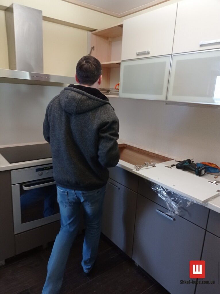 Процесс сборки кухни Морской