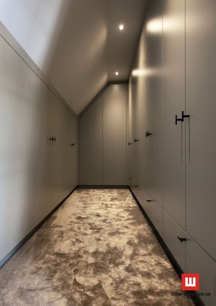 Дизайн мансарды с двускатной крышей